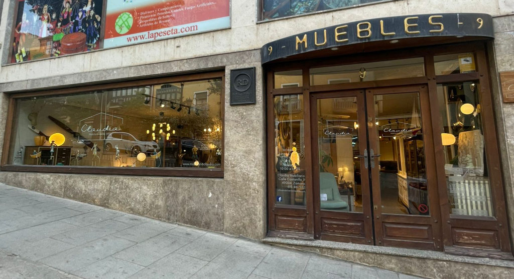 Fachada de Tienda Claudia Mobiliario