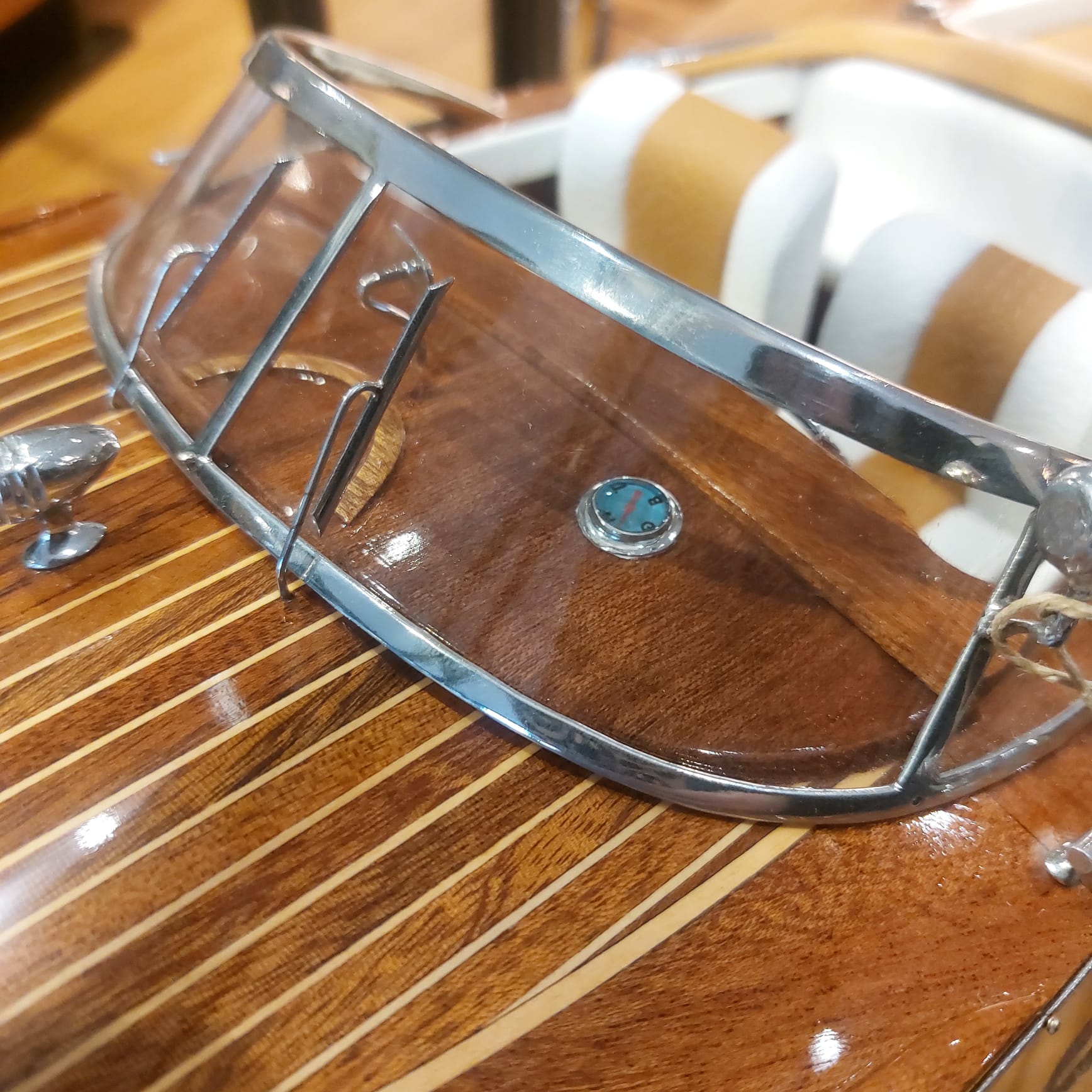 Lancha Riva Aquarama - Madera y Cuero - Imagen 10