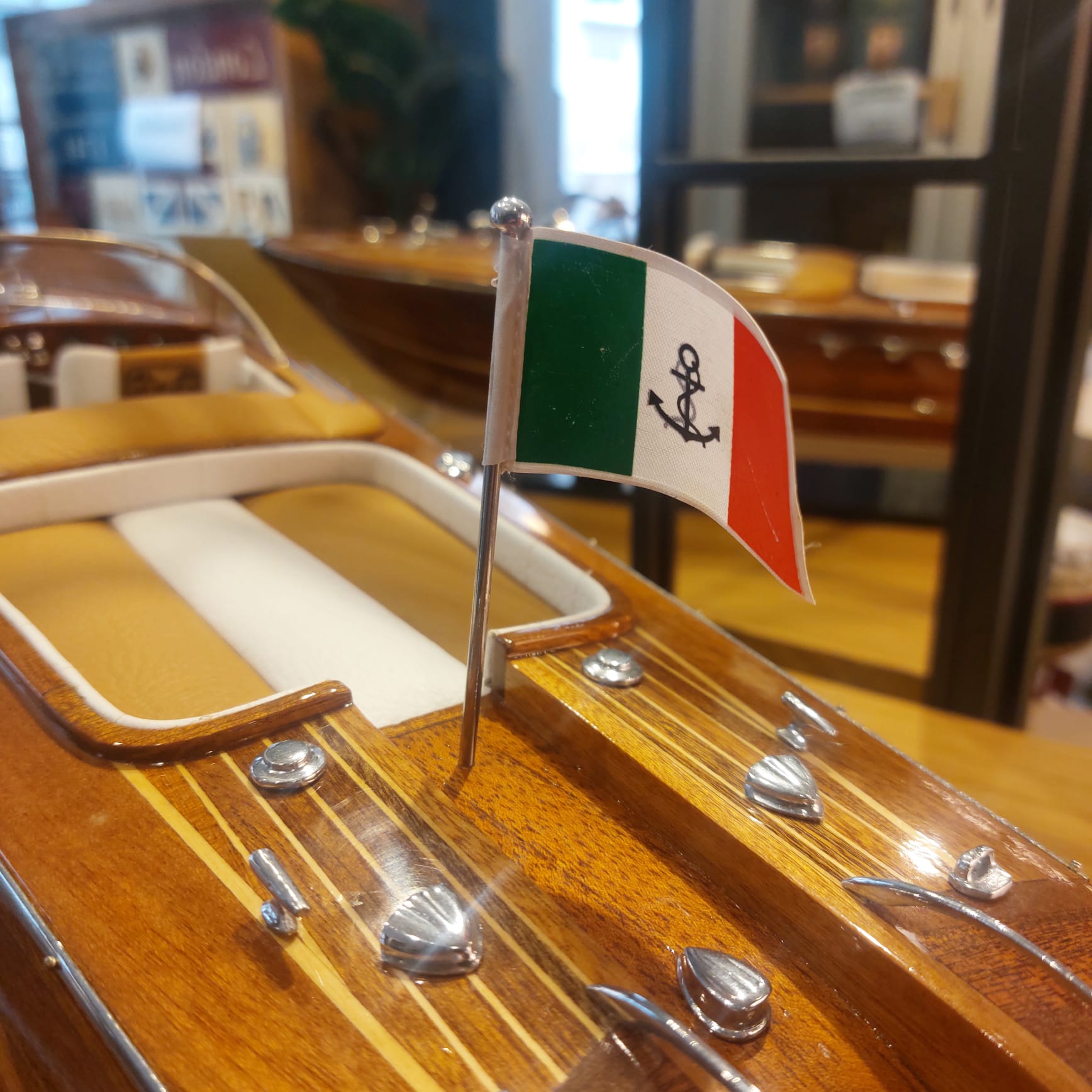 Lancha Riva Aquarama - Madera y Cuero - Imagen 7