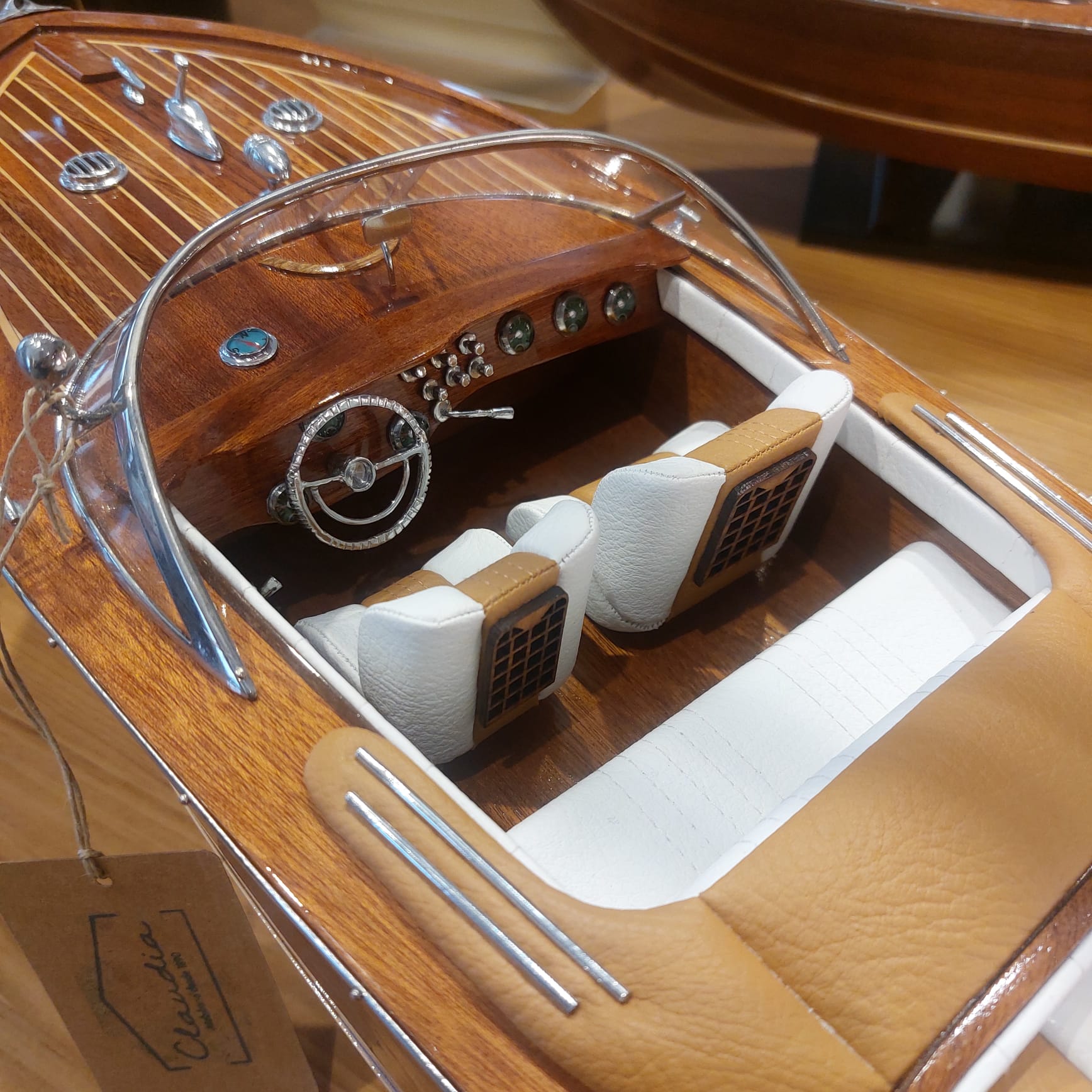 Lancha Riva Aquarama - Madera y Cuero - Imagen 4