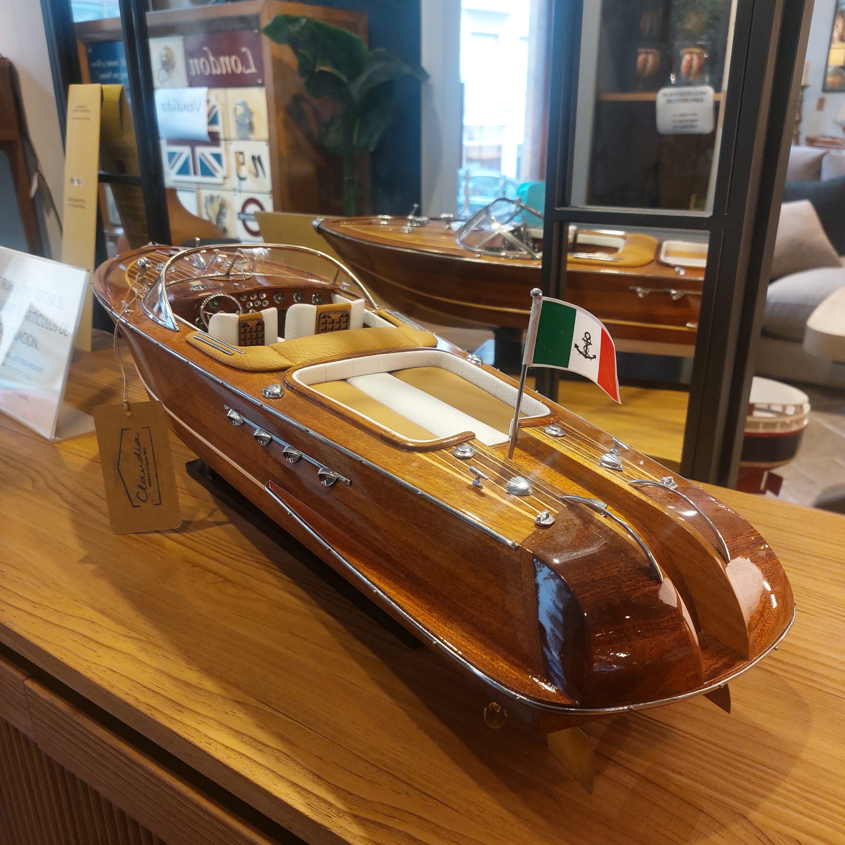 Lancha Riva Aquarama - Madera y Cuero - Imagen 6