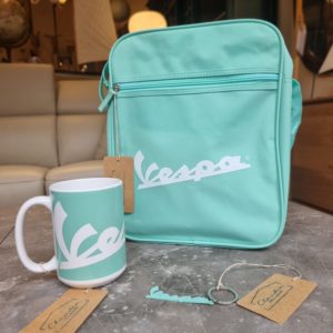 Pack Vespa - Bandolera, taza y llavero